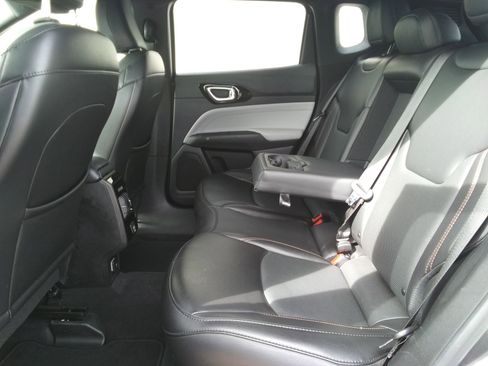 Used 2023 Jeep Compass Limited image 9