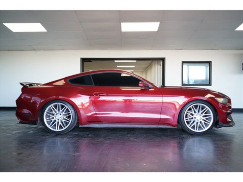 Used 2016 Ford Mustang Coupe RWD image 8
