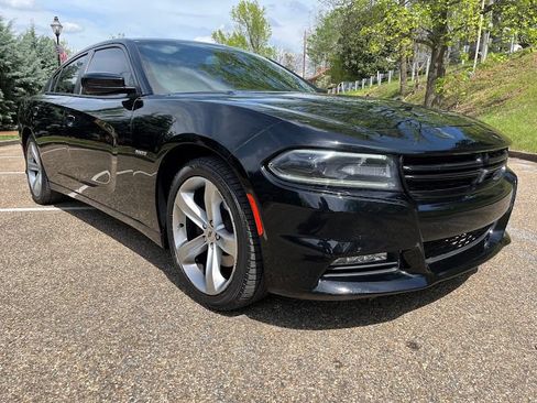 Used 2017 Dodge Charger R/T RWD image 32