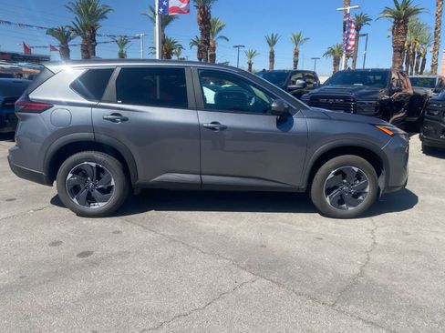 Used 2025 Nissan Rogue SV FWD image 5
