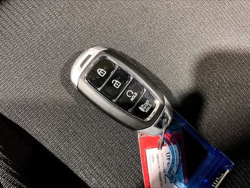 Used 2025 Hyundai Venue SEL image 11