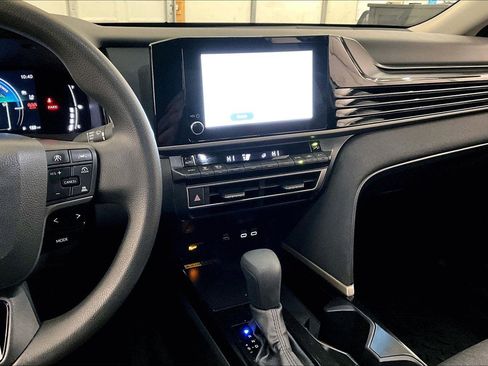 Used 2025 Toyota Camry LE image 6