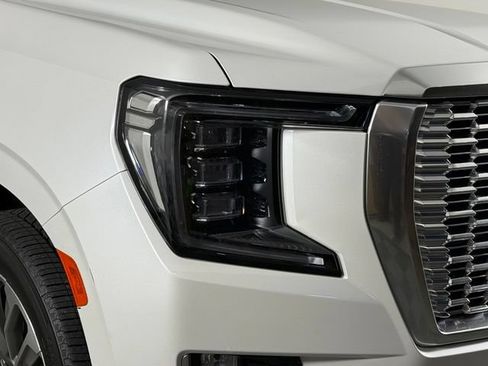 Used 2021 GMC Yukon Denali w/ Denali Premium Package AWD/4WD image 12