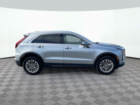 Used 2025 Cadillac XT4 Premium Luxury FWD image 4