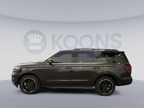 Used 2023 Ford Expedition Limited image 2