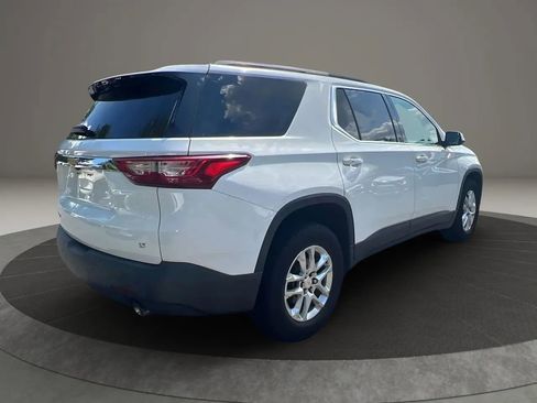 Used 2020 Chevrolet Traverse LT w/ Driver Confidence II Package AWD/4WD image 5