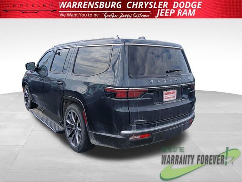 Used 2022 Jeep Wagoneer Series III w/ Premium Group I AWD/4WD image 6