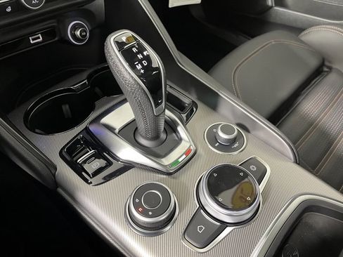 Used 2025 Alfa Romeo Giulia AWD w/ Driving Assist Package image 38
