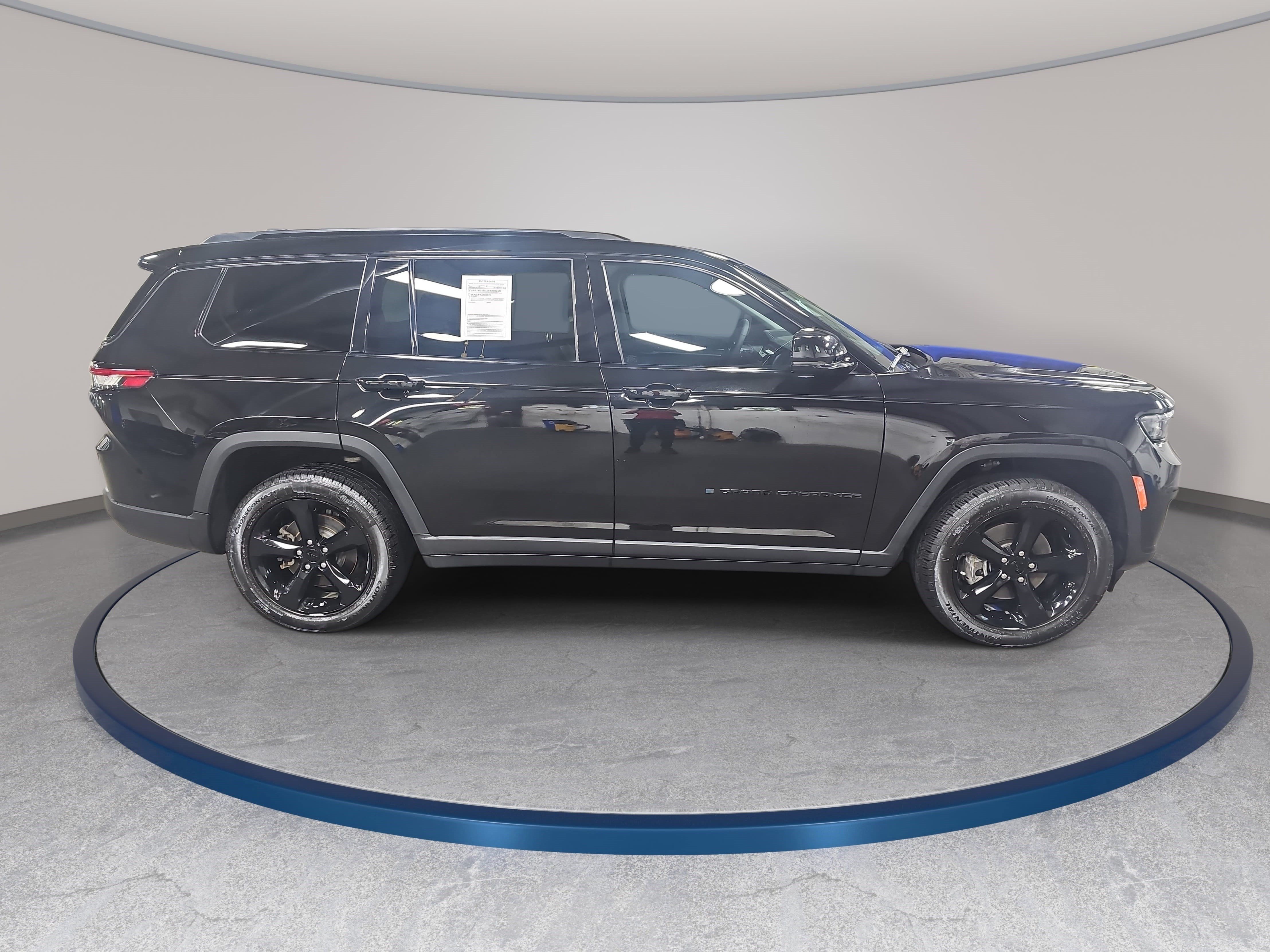 Used 2023 Jeep Grand Cherokee L Limited w/ Black Appearance Package AWD/4WD image 4