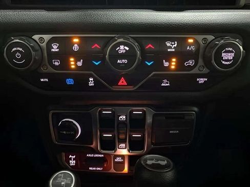 Used 2024 Jeep Wrangler Unlimited AWD/4WD image 48