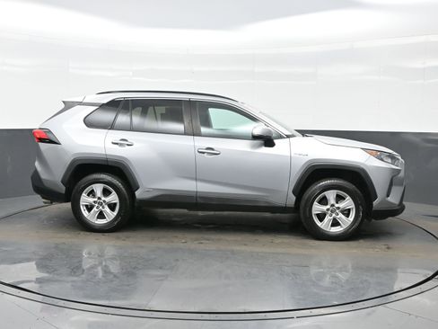 Used 2019 Toyota RAV4 LE image 7