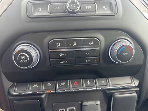 Used 2025 Chevrolet Silverado 1500 Custom image 17