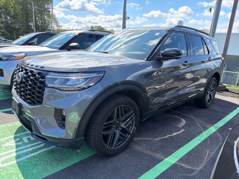 Used 2025 Ford Explorer ST-Line w/ Premium Package AWD/4WD image 4