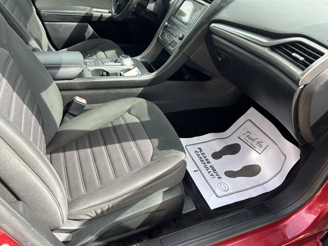 Used 2020 Ford Fusion SE FWD image 12
