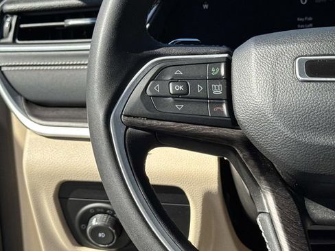 Certified 2023 Jeep Grand Cherokee Limited w/ Trailer Tow Prep Group (B) image 22