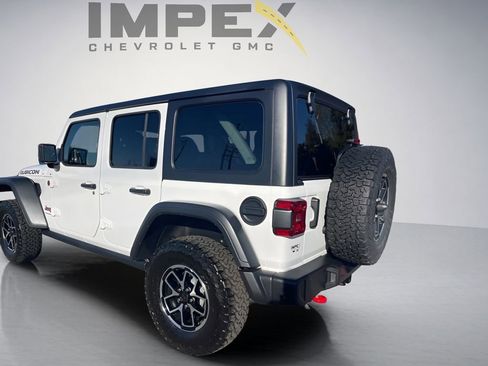Used 2025 Jeep Wrangler Unlimited Rubicon AWD/4WD image 3