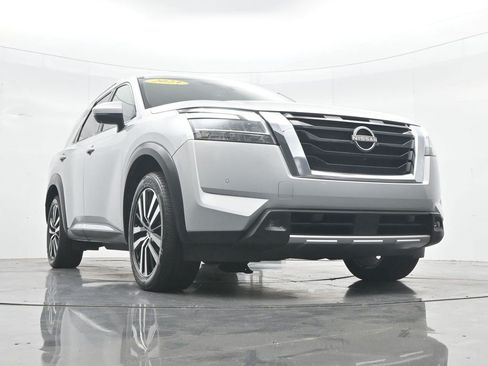 Used 2023 Nissan Pathfinder Platinum AWD/4WD image 36