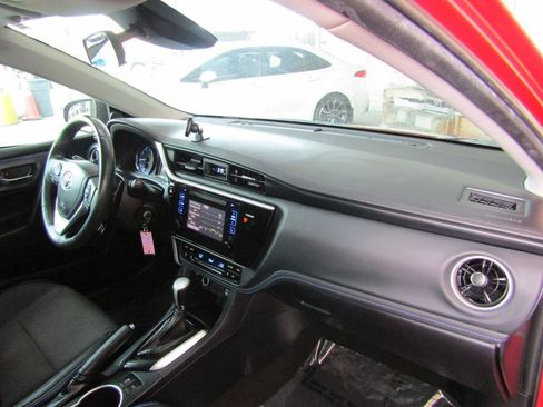 Used 2017 Toyota Corolla SE FWD image 10