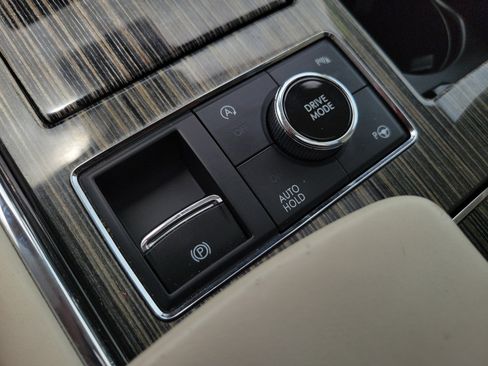Used 2021 Lincoln Navigator Black Label w/ Cargo Convenience Package AWD/4WD image 9