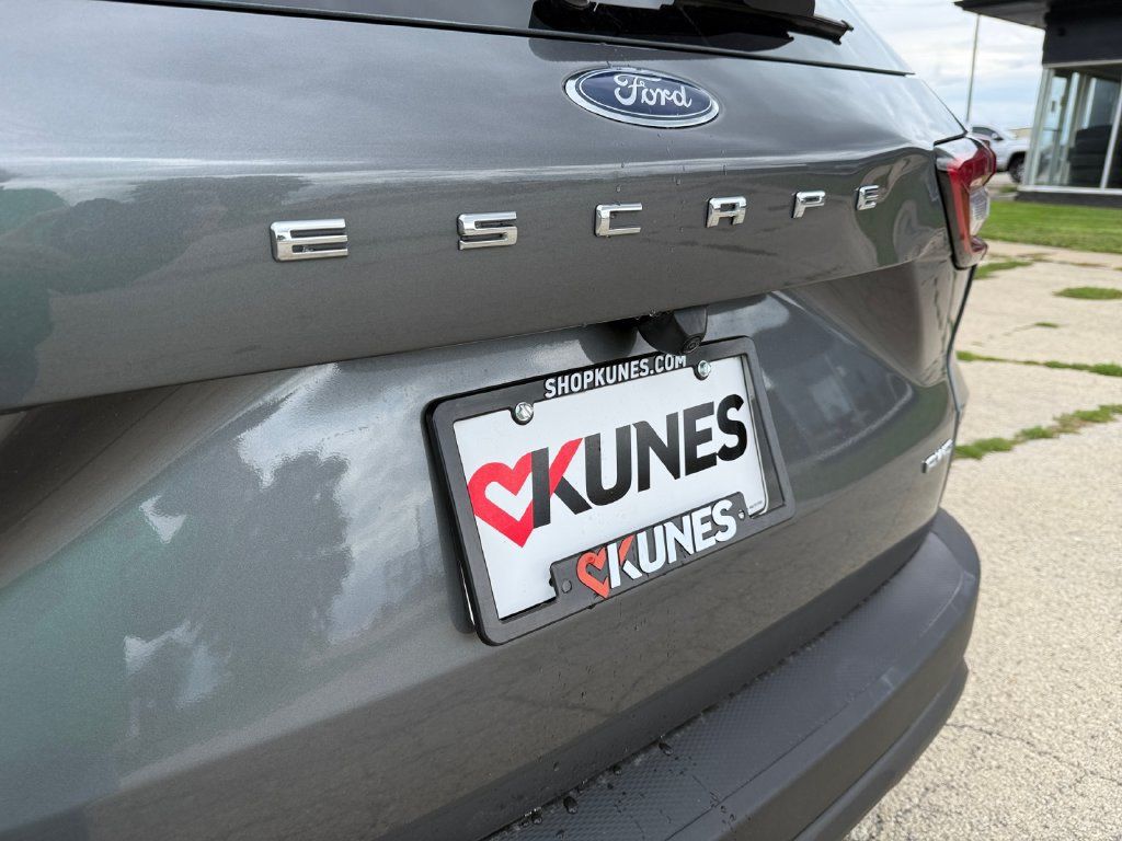 Used 2025 Ford Escape ST-Line Select AWD/4WD image 45