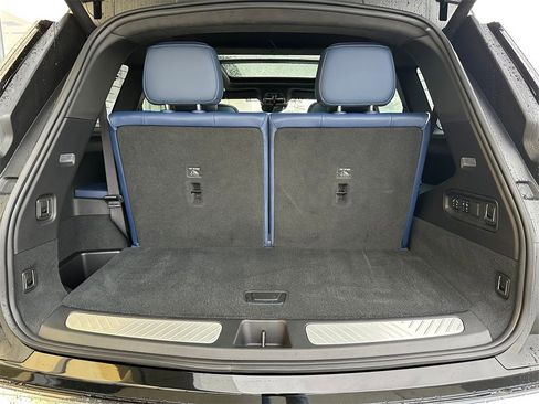 Used 2026 Cadillac Vistiq Premium Luxury image 14