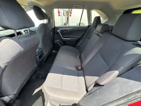 Used 2021 Toyota RAV4 LE w/ Carpet Mat Package (TMS) AWD/4WD image 24