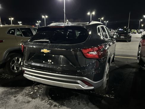 Used 2024 Chevrolet Trax LT image 7