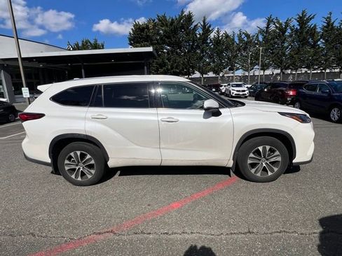 Used 2021 Toyota Highlander XLE image 8