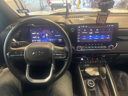 Used 2024 Chevrolet Colorado Z71 w/ Z71 Convenience Package 2 AWD/4WD image 11