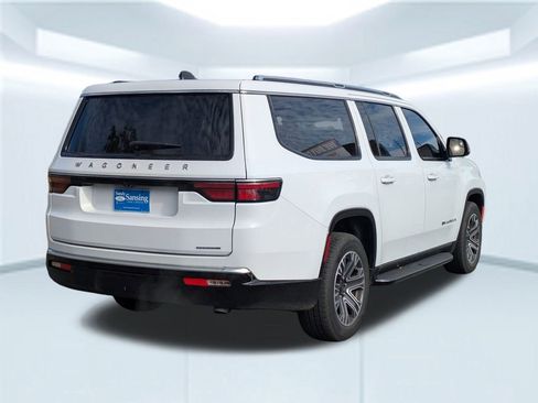 Used 2024 Jeep Wagoneer L Series II image 6