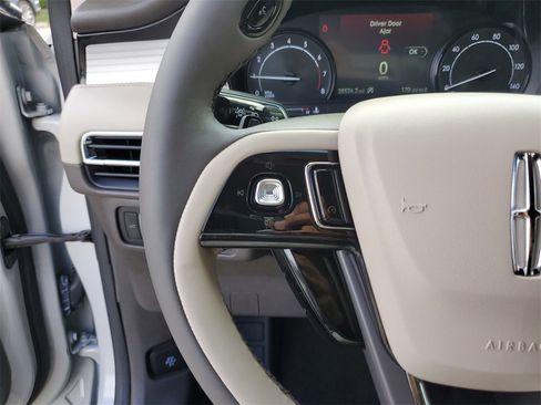 Certified 2022 Lincoln Corsair FWD w/ Equipment Group 101A image 22