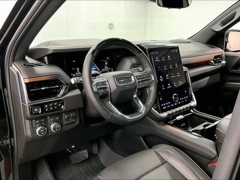 Used 2026 GMC Yukon Denali w/ Denali Reserve Package AWD/4WD image 17
