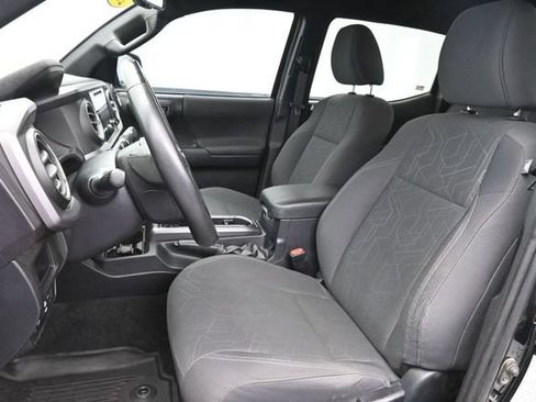 Used 2019 Toyota Tacoma TRD Sport w/ Technology Package AWD/4WD image 24