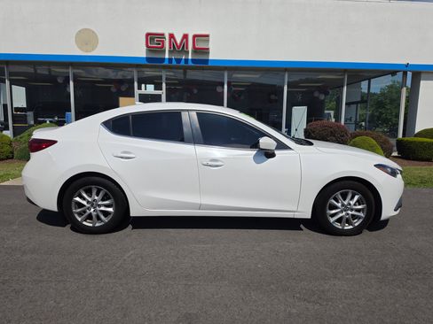 Used 2015 MAZDA MAZDA3 i Touring w/ Technology Package FWD image 2