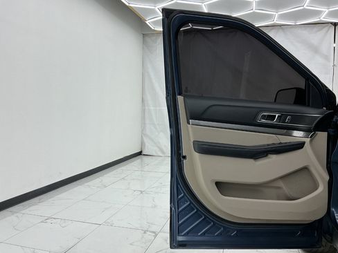 Used 2019 Ford Explorer XLT w/ Equipment Group 201A FWD image 18
