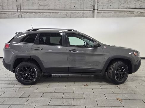 Used 2019 Jeep Cherokee Trailhawk w/ Cold Weather Group image 15