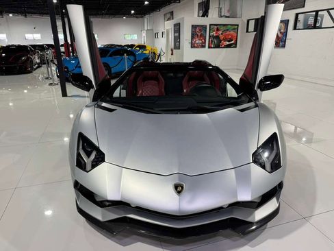 Used 2018 Lamborghini Aventador S image 10