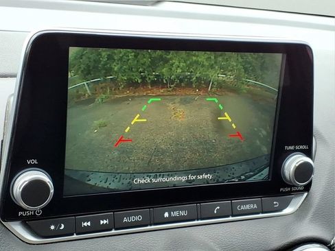 Used 2025 Nissan Sentra SV FWD image 10