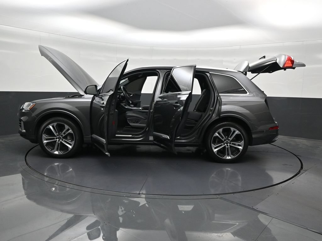 Used 2023 Audi Q7 3.0T Premium Plus w/ Premium Plus Package AWD/4WD image 34