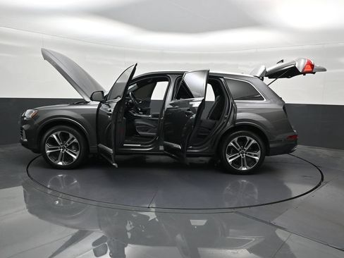 Used 2023 Audi Q7 3.0T Premium Plus w/ Premium Plus Package AWD/4WD image 34