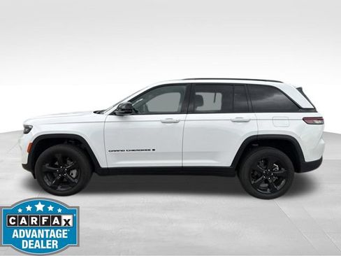 Used 2024 Jeep Grand Cherokee Limited w/ Black Appearance Package AWD/4WD image 6