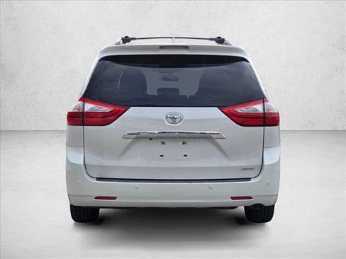 Used 2015 Toyota Sienna Limited image 4