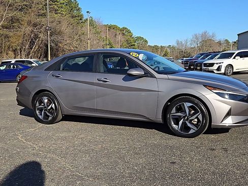 Certified 2023 Hyundai Elantra SEL w/ Convenience Package image 2