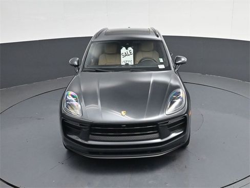 Used 2022 Porsche Macan image 52