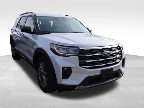 Used 2025 Ford Explorer Active w/ Active Comfort Package AWD/4WD image 13