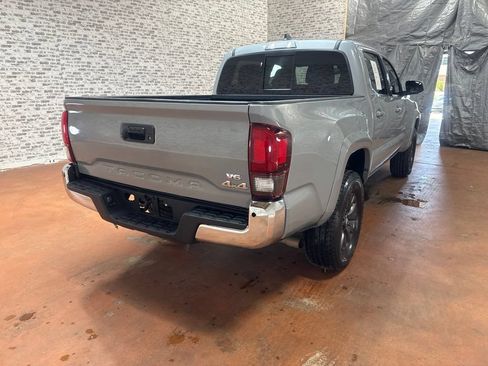 Used 2020 Toyota Tacoma SR5 AWD/4WD image 7