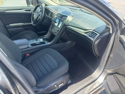 Used 2019 Ford Fusion SE FWD image 36
