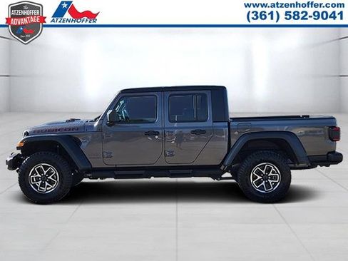 Used 2025 Jeep Gladiator Rubicon w/ Convenience Group image 4