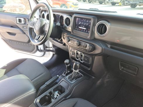 Used 2018 Jeep Wrangler Unlimited Sahara w/ LED Lighting Group image 19