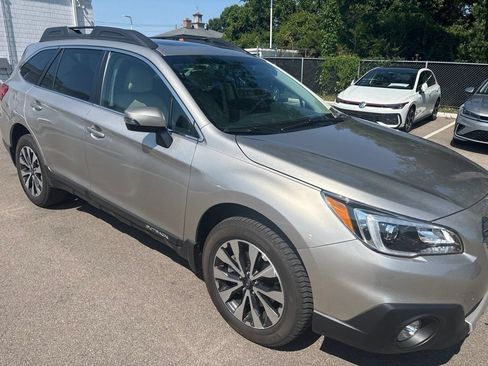 Used 2017 Subaru Outback 2.5i Limited AWD/4WD image 6